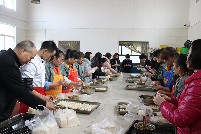 冬至餃子碗，陽(yáng)晨人心暖